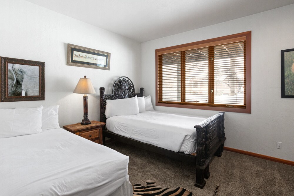 2430 Queen Esther Dr - 5 Bedroom Home with Spa 5 Home