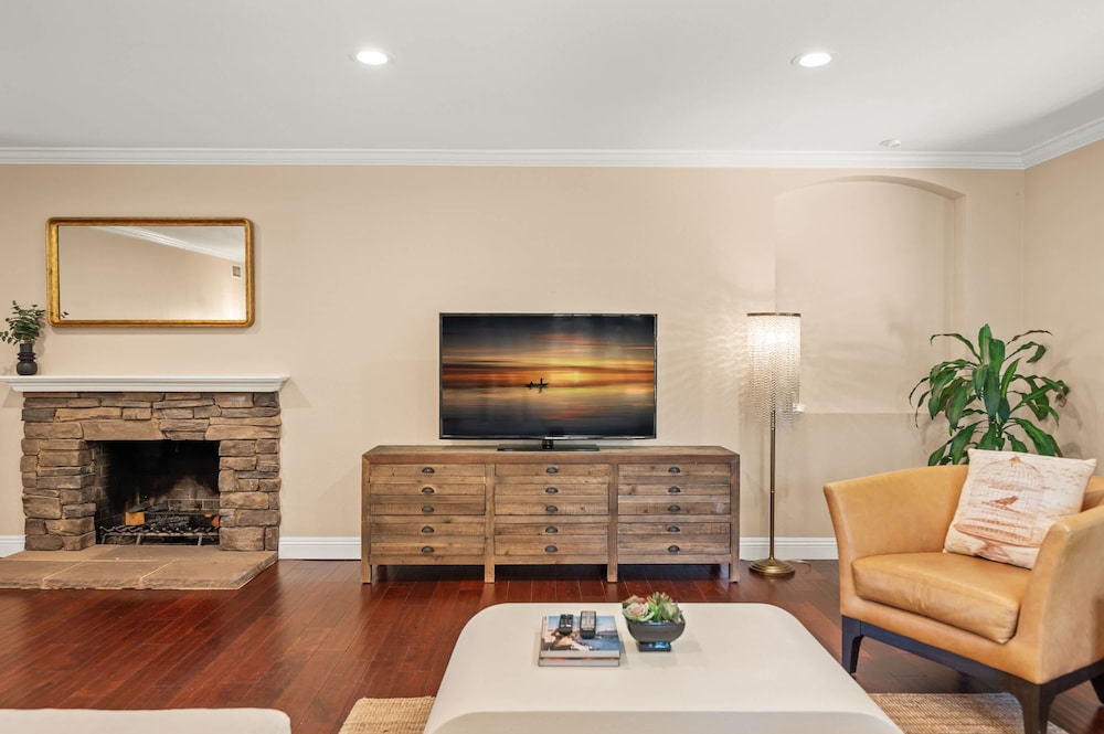Chic Family Getaway Near LA With Space to Unwind