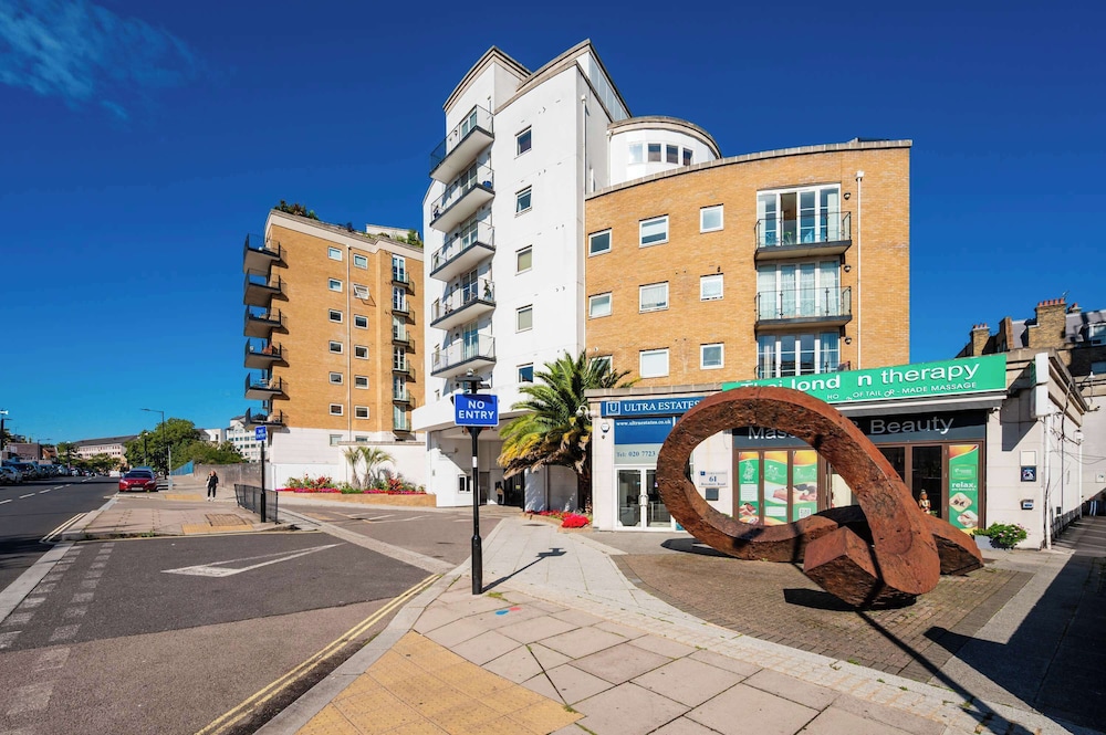 Lords Living -3 bed in Regents Park With Terrace