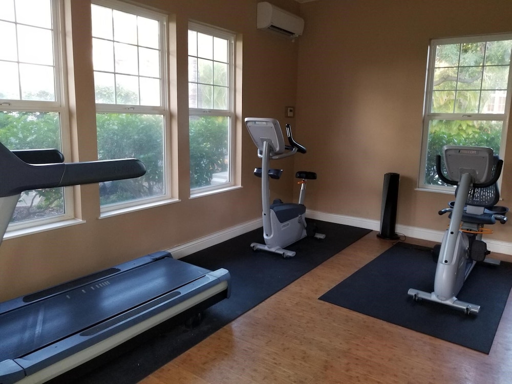 Well-equipped - Close to Beaches - In-unit AC - Vrkcv