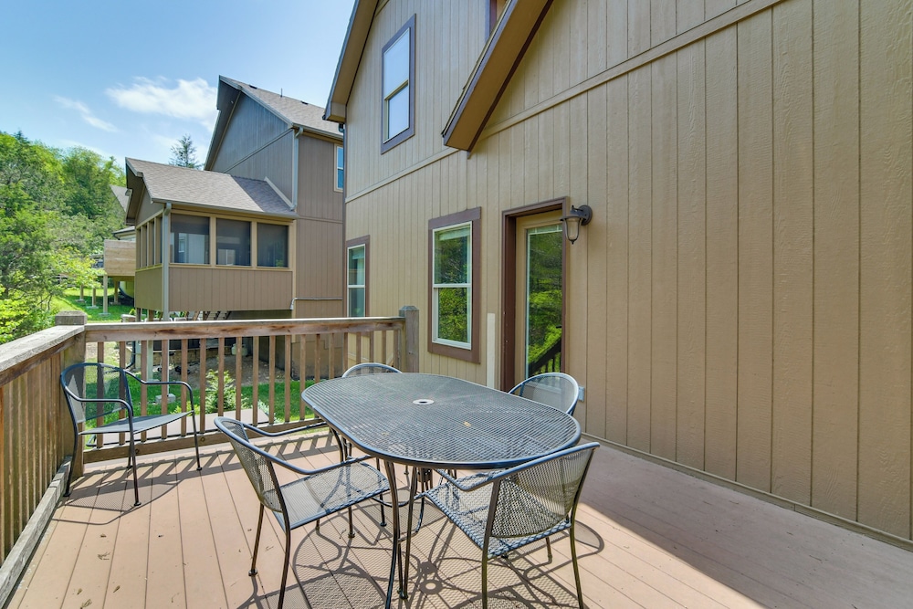 Game Room & Hot Tub: Spacious Retreat in Hollister
