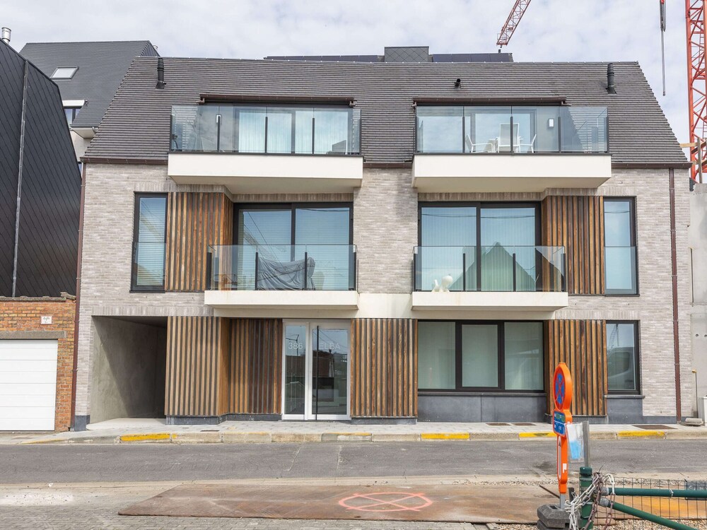 Newly Built Rooftop Flat With Sun-facing Terrace