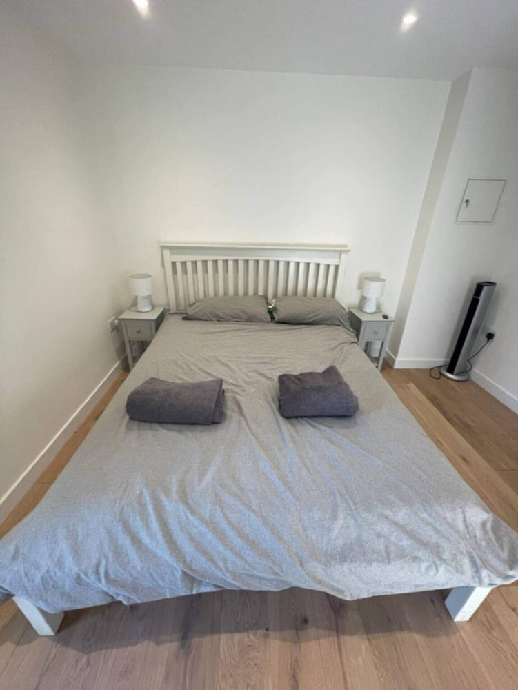 Modern 1BD Flat Near River Thames, Battersea!