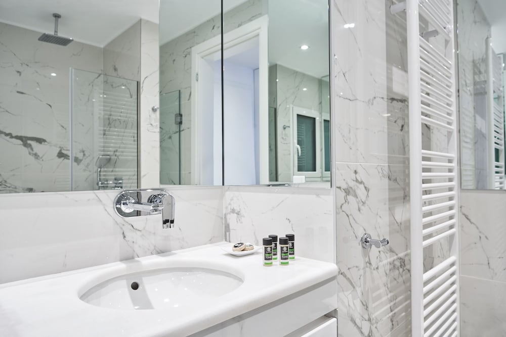 Elite Living 2bd Apt next to Hilton-Ilisia Park