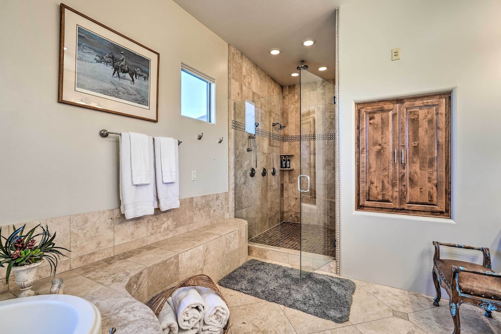 Spacious Scottsdale Home w/ Poolside Lounge & Spa! view 2