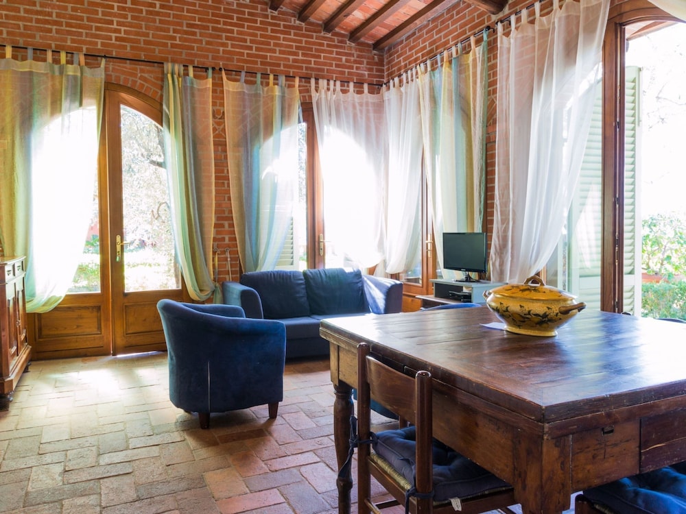 Nice Farmhouse in Montecatini Terme with Sauna & Hot Tub view 4