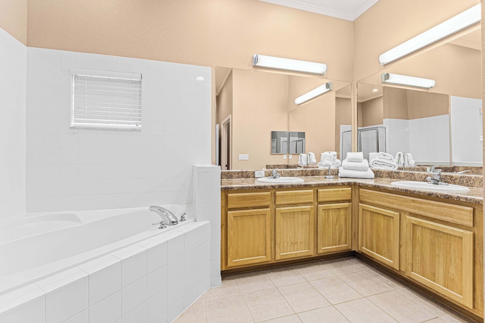Homey Nature Escape Sleeps 6!