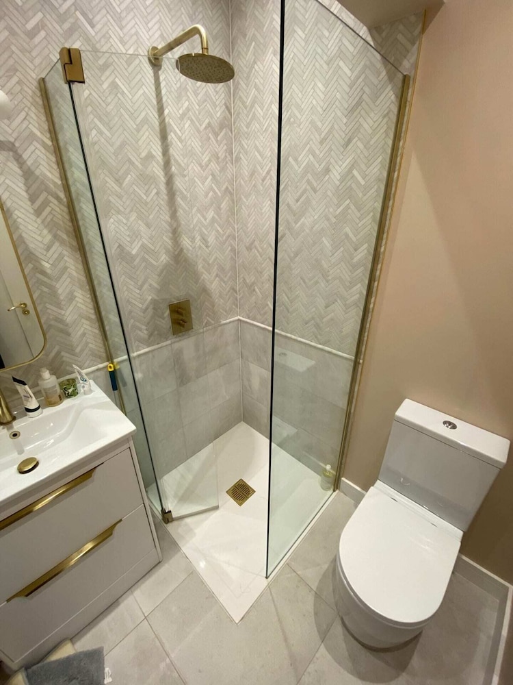 Gorgeous 2BD Flat - 5 Mins to Clapham Junction!