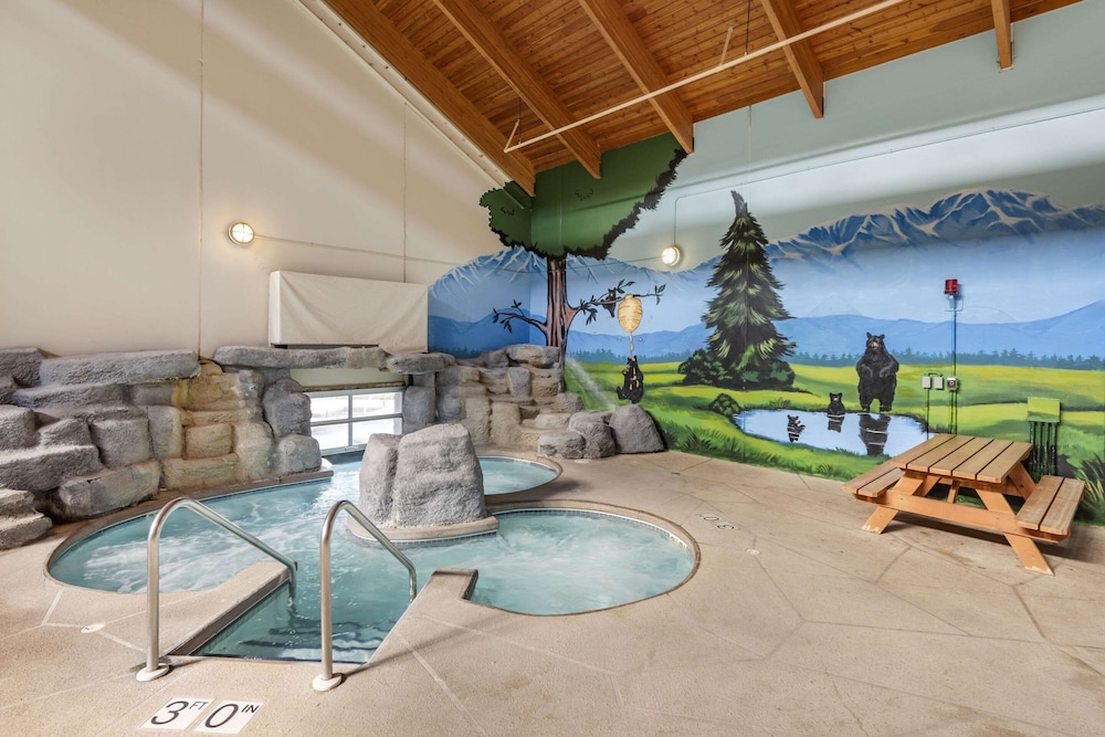 Three Bears Waterpark Resort Near Tomah, Ascend Collection Hotel