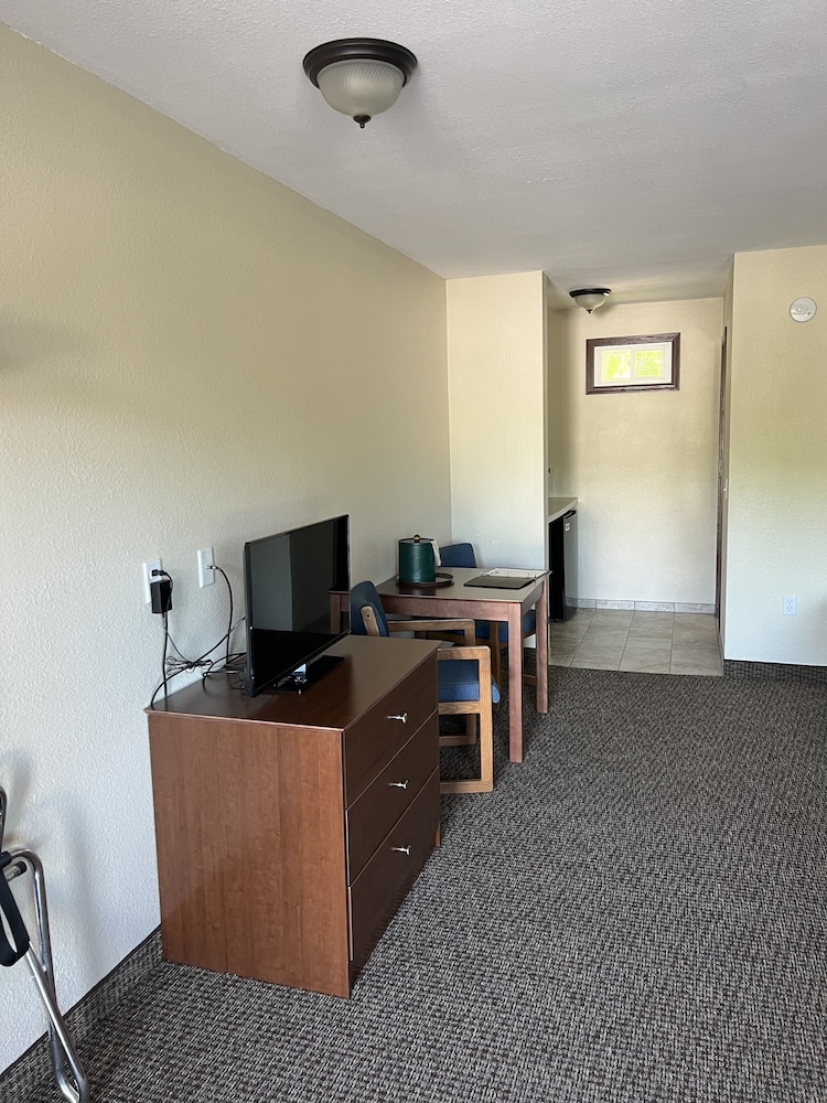 All Star Inn & Suites
