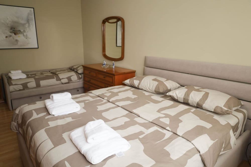 Kron s Apartment in Shkod r