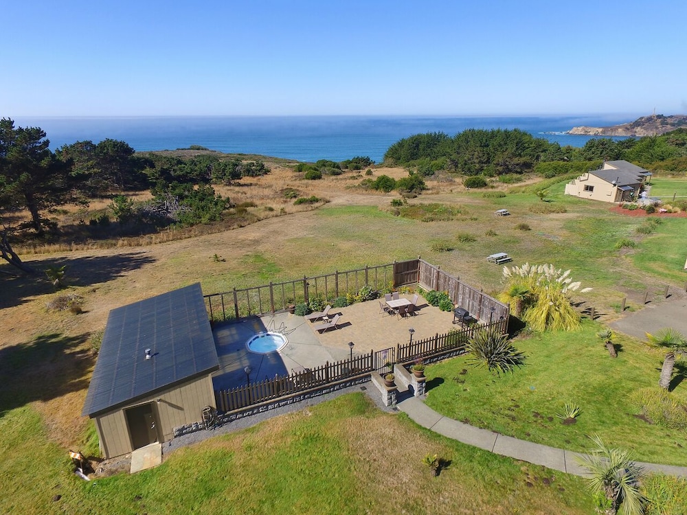 Fort Ross Lodge