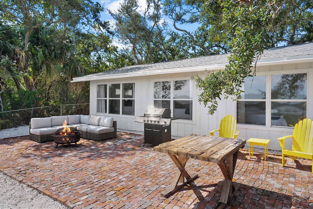 Waterfront Serenity Steps to Beach Fire Pit BBQ