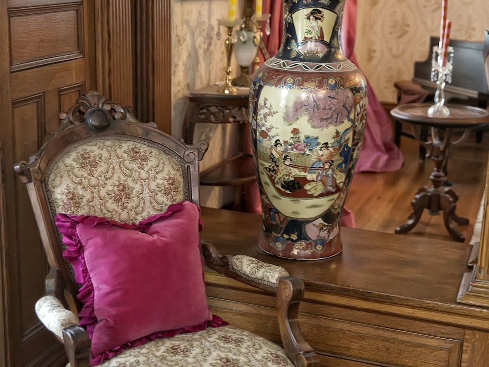 Circular Manor Bed and Breakfast
