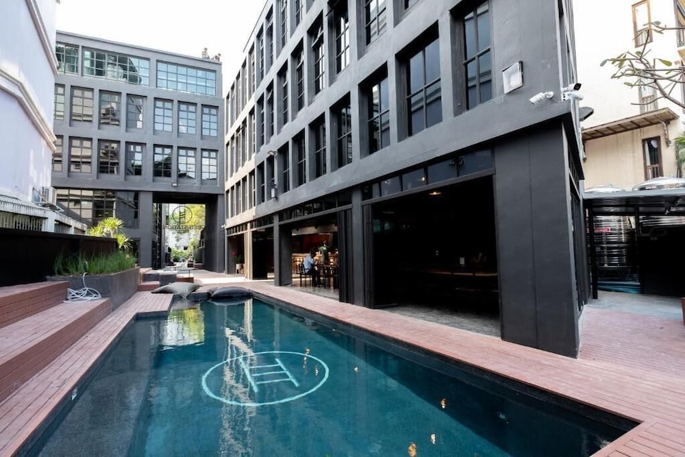 BED STATION HOSTEL KHAOSAN