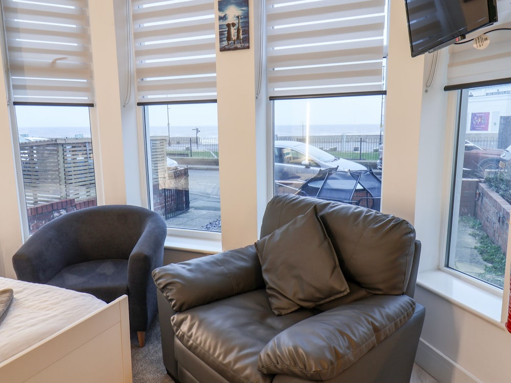 Frankies Seaview 1