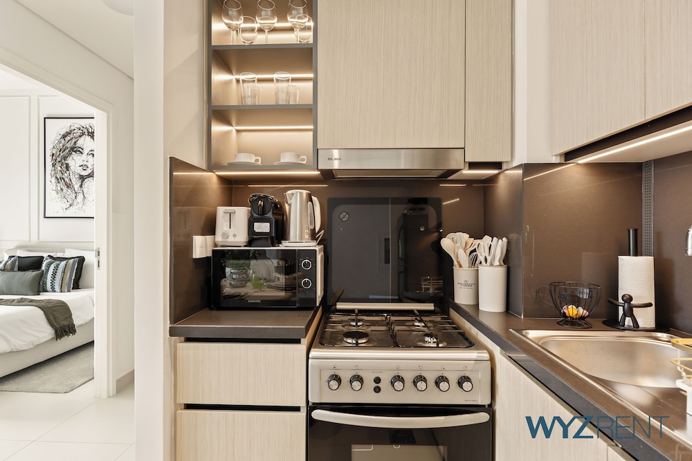 Alluring Parisian 1Br in Burj Crown