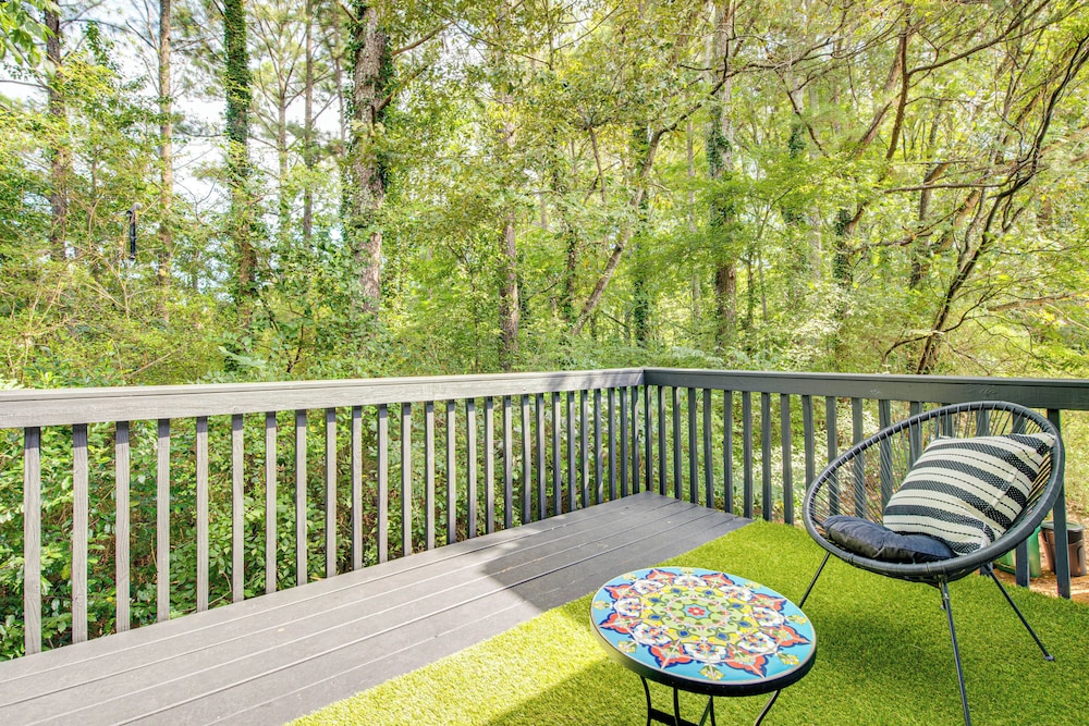 7 Mi to Dtwn Atl: Upscale Family Home w/ Balcony