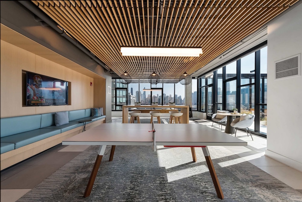 Penthouse Near Fulton Market 3BR Luxury