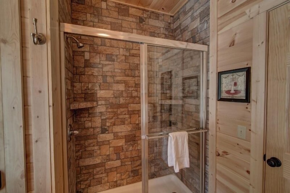 Bare Fu't Chateau - 4 Bedrooms, 4 Baths, Sleeps 14 Home by RedAwning