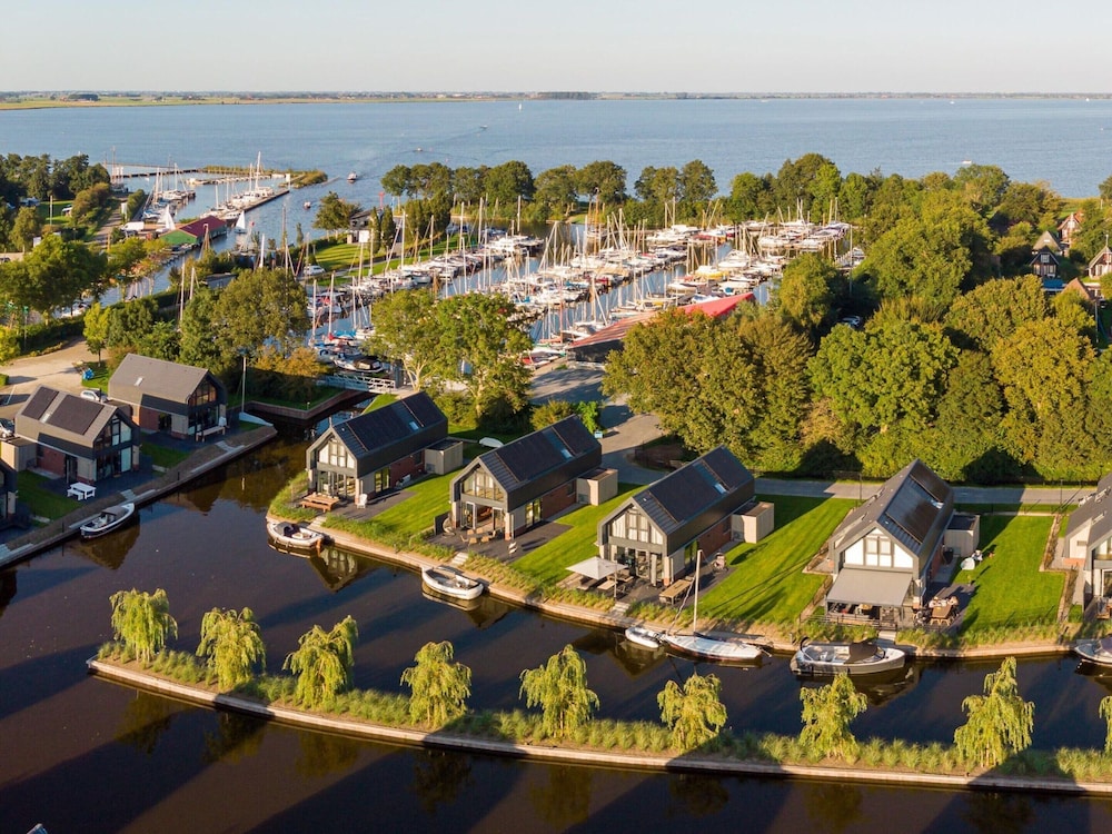 Villa in Balk With Private Jetty on Slotermeer