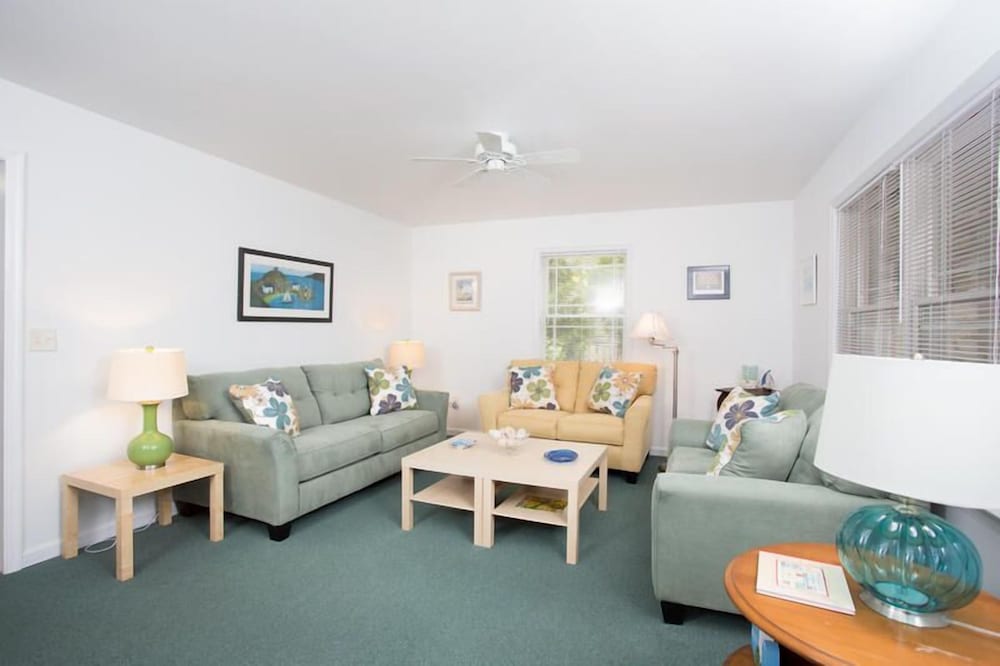 Country Club Drive 406