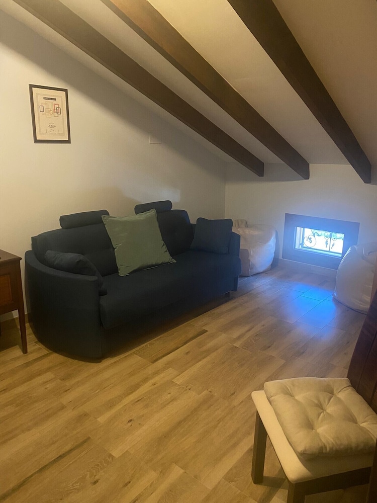 House -sleeps6, Pet Friendly, Garden, Fireplace