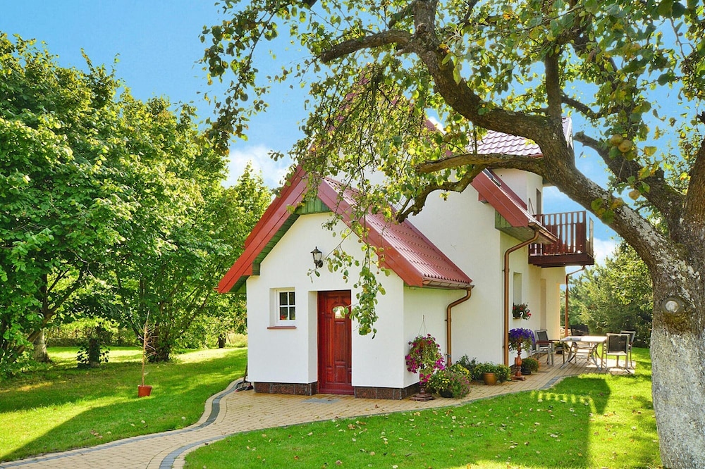Holiday House With Large Garden, Noskowo