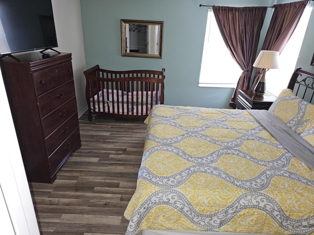 Spacious 7 Br, 4.5 Br Retreat With Pool 7 Bedroom Condo by RedAwning view 3