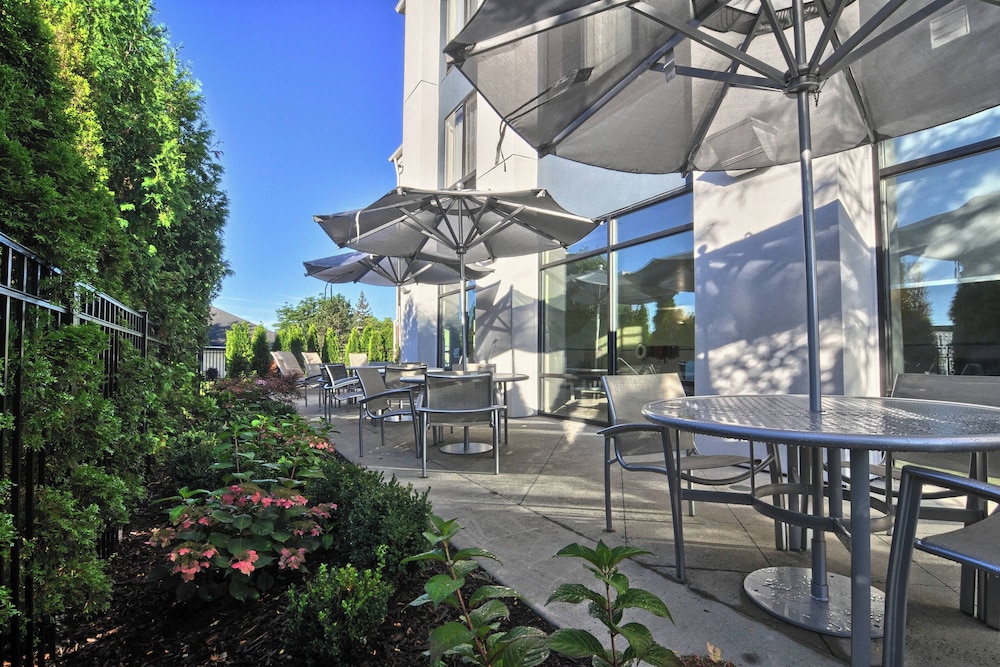 SpringHill Suites Detroit Southfield - Property Image 4