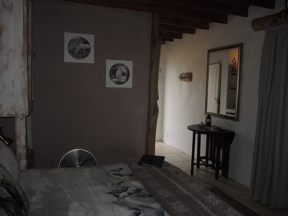 T'Niqua Stable Inn