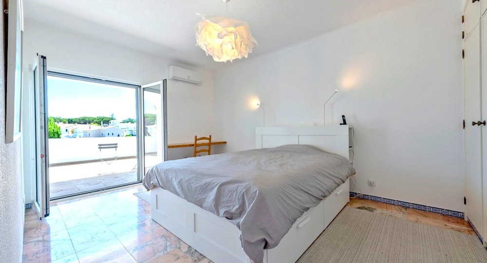 Old Village Area, Your Perfect Vilamoura Getaway, Private Pool, AC & Wifi