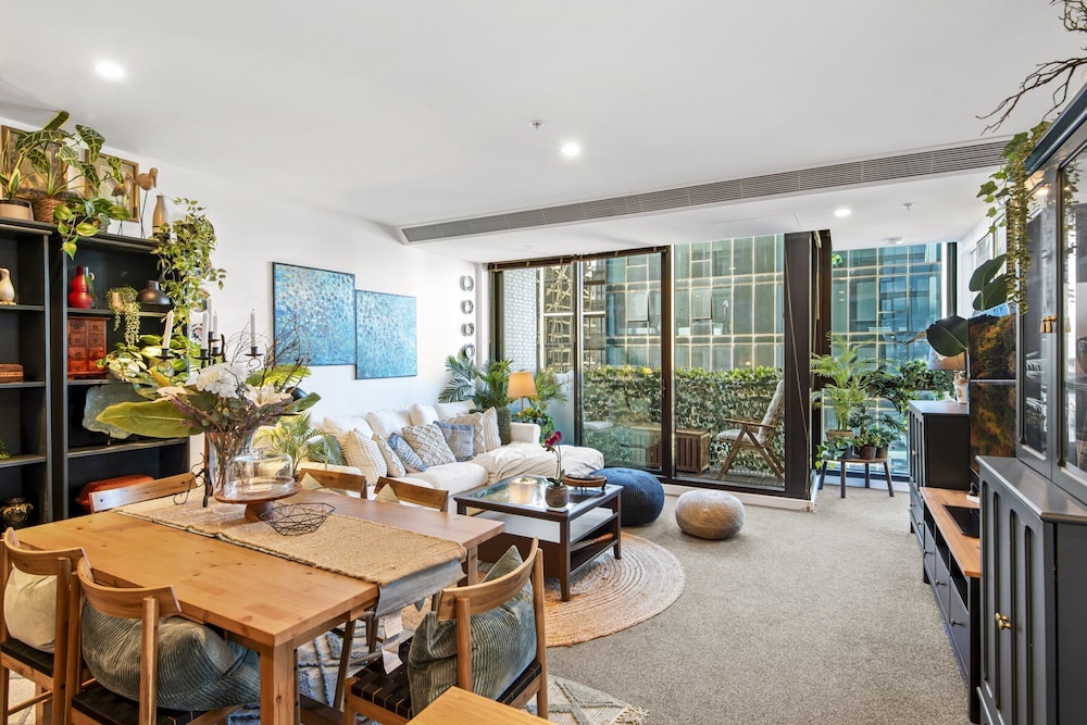 Chic 2-bed Apartment With Balcony in Southbank