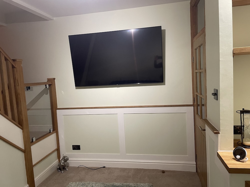 Impeccable 3-bed House in York photo 2
