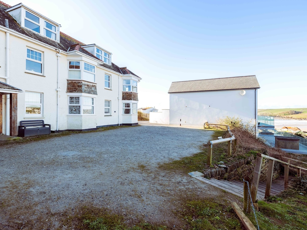 Pinewood Flat 5