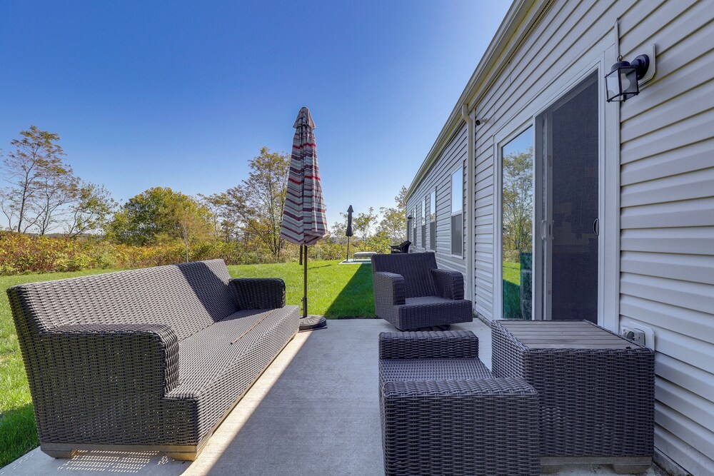 7 Mi to Boyce Park: Family Townhome in Verona!