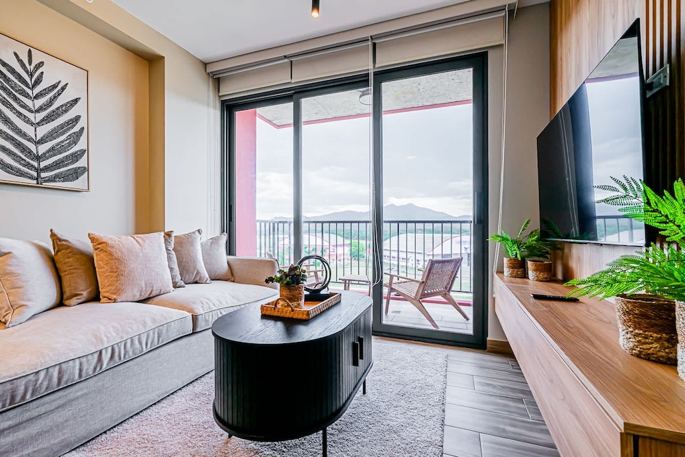w Regal 1BR w Great Deco in Centriqo
