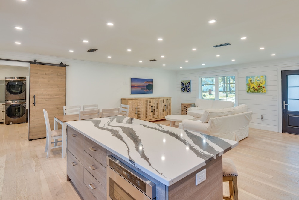 Sups & Dock at Waterfront Home in Freeport