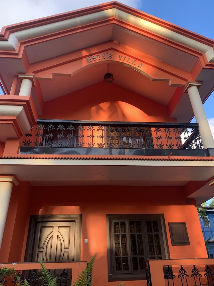 Goa - Villa - Sleeps 6 - Parking - Garden view 3