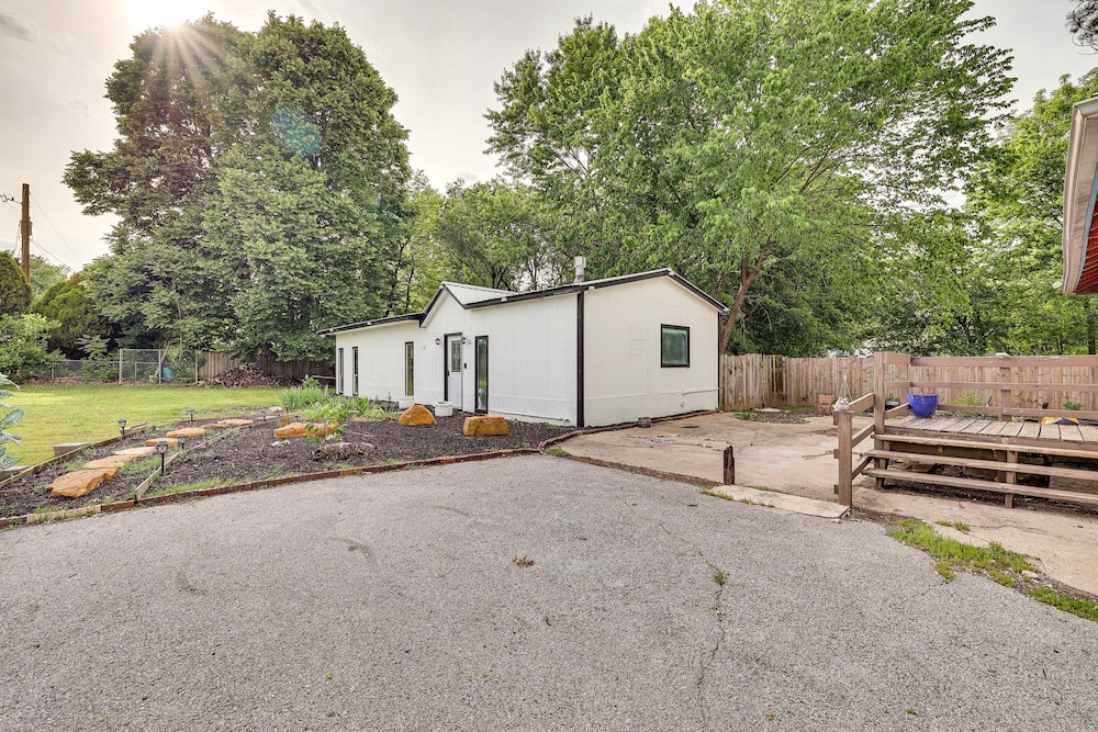 Springdale Vacation Rental ~ 9 Mi to Fayetteville! view 3