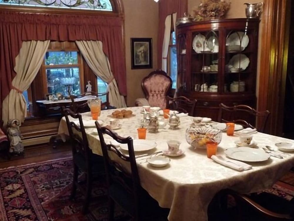 Victorian Loft B & B