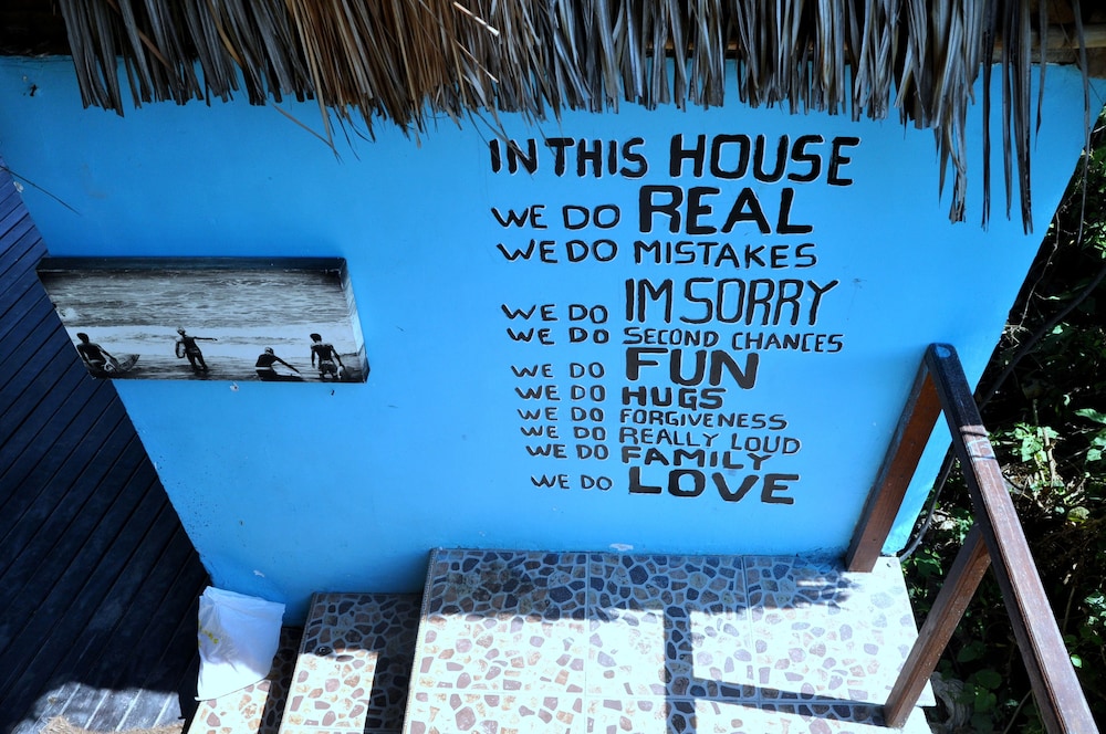 Dikaloha Medewi Surfcamp