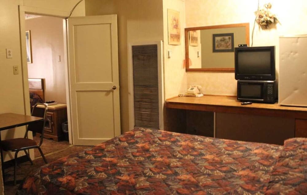 Thunderbird Motel view 4