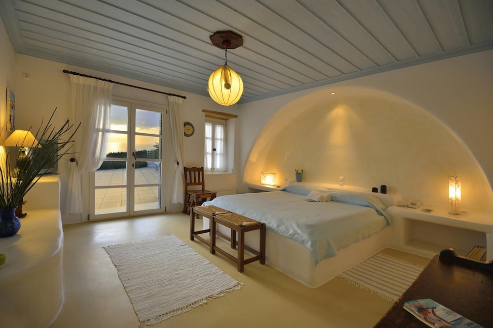 Immaculate 5-bed Villa in Klouvas - Villa Alkmini view 2