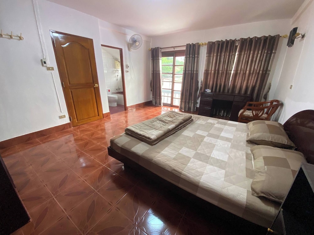 Beautiful 2 Story Newly Renovated Bungalow House