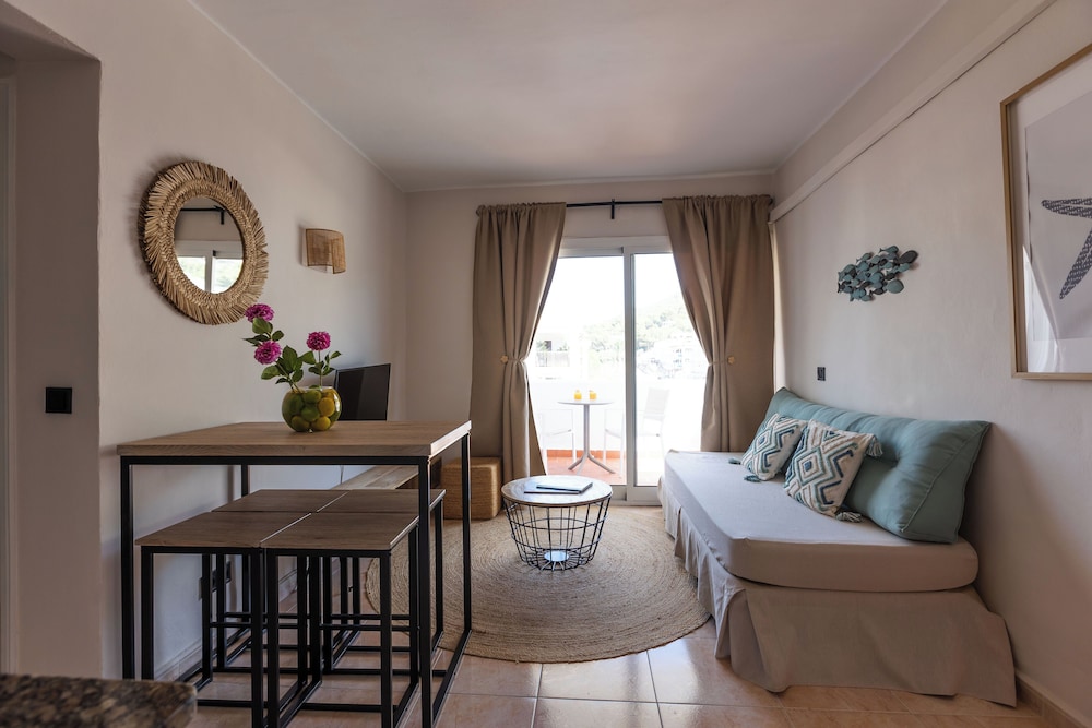 SES VELES IBIZA HOUSE