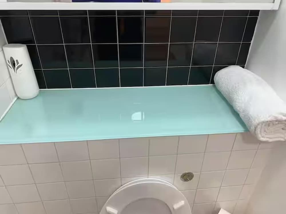 4 Guests - Free Parking - Easy Access to London