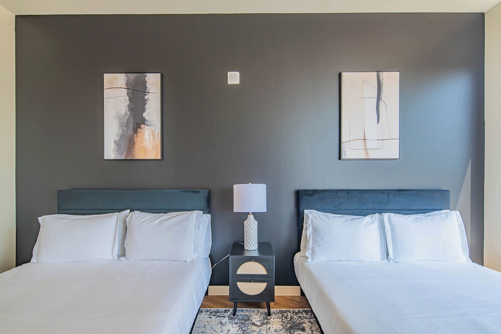 ROVE LIVING/KL - 44 Monroe