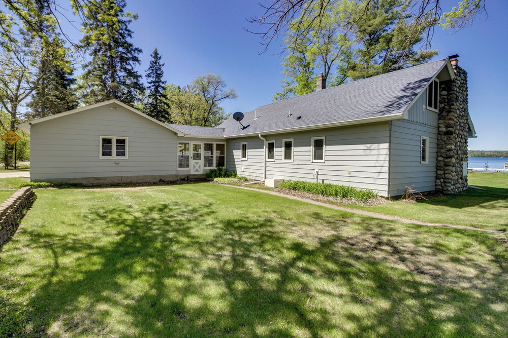 Hackensack Waterfront Retreat on Tenmile Lake