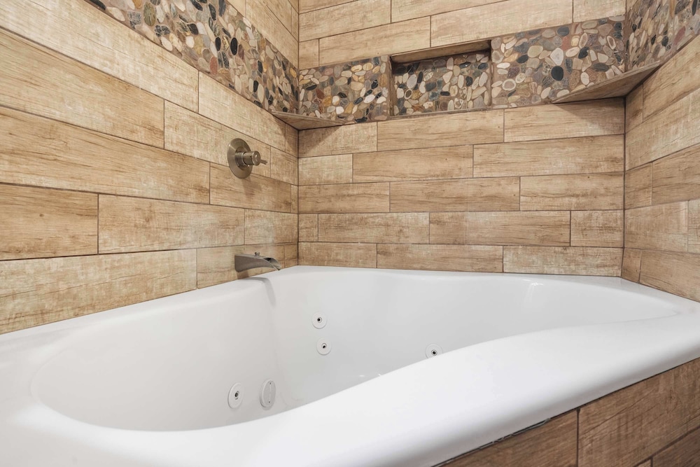 Cozy Timbers Charming Condo for 6 With Resort-style Amenities
